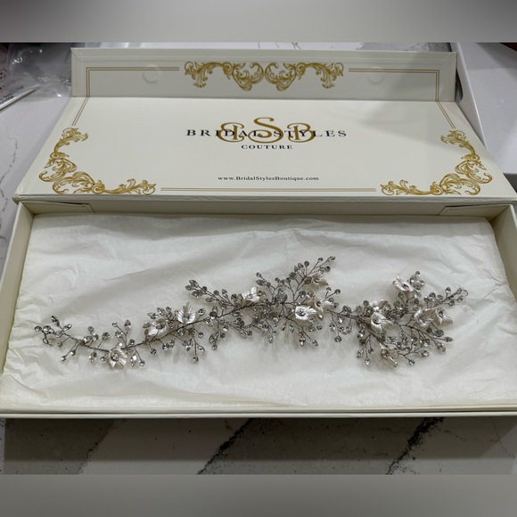 Luxury Bridal Headpiece / Crystal and Flower Branch Vine - Picture 3 of 12